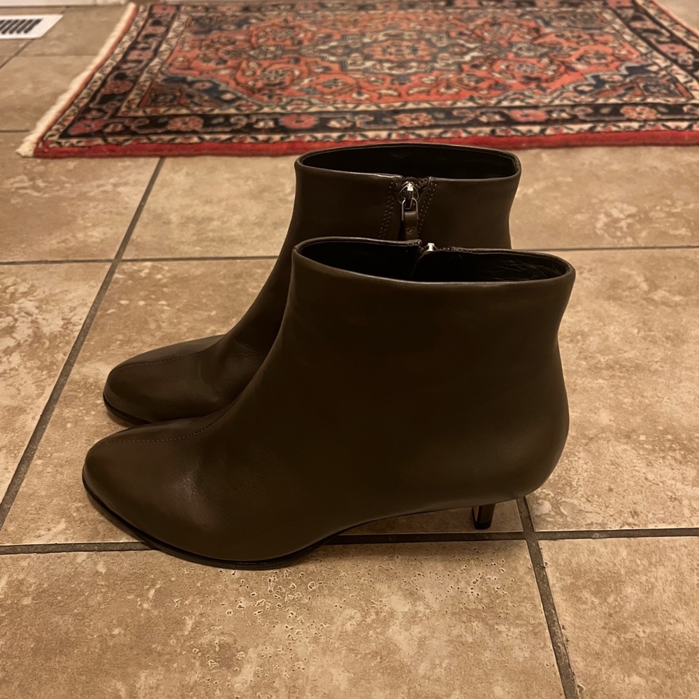New Without Box Reformation Xyla Truffle Leather Ankle Boots Size 9 - Picture 4 of 7